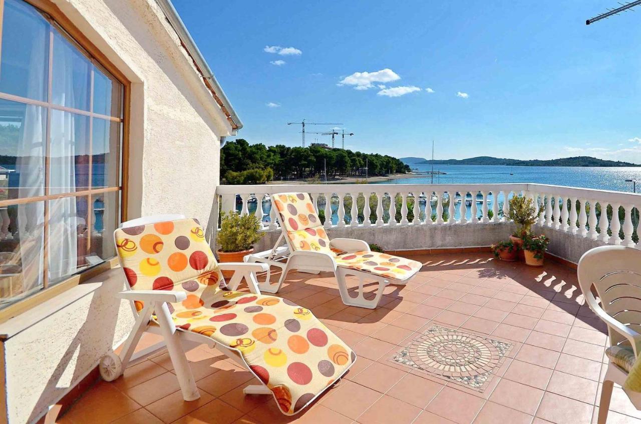 Apartment And Rooms Artina Vodice Exterior photo