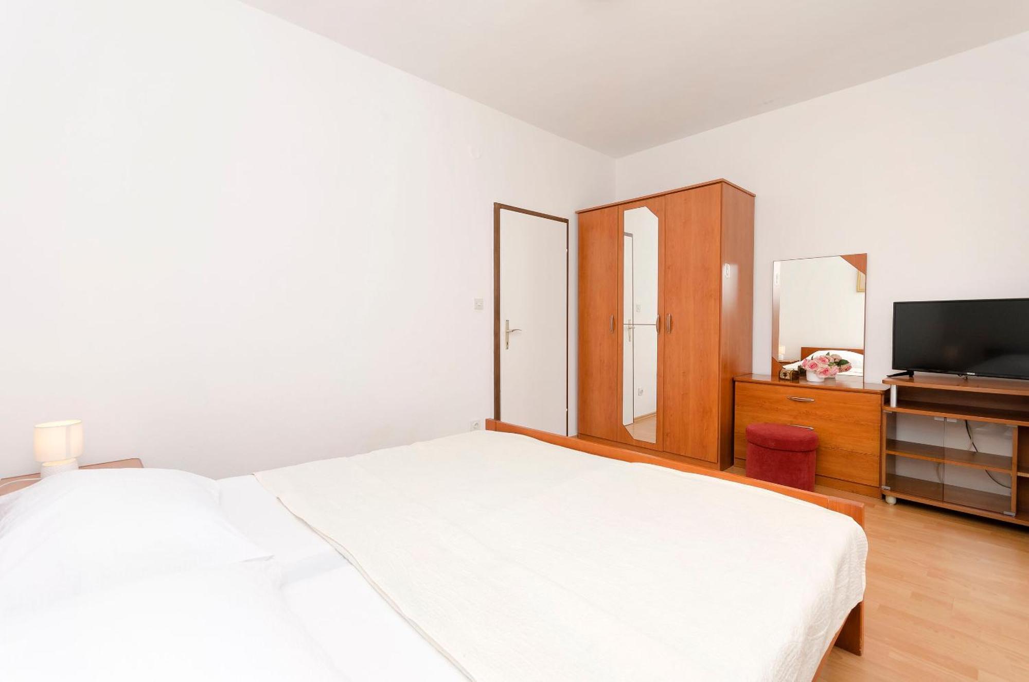 Apartment And Rooms Artina Vodice Exterior photo