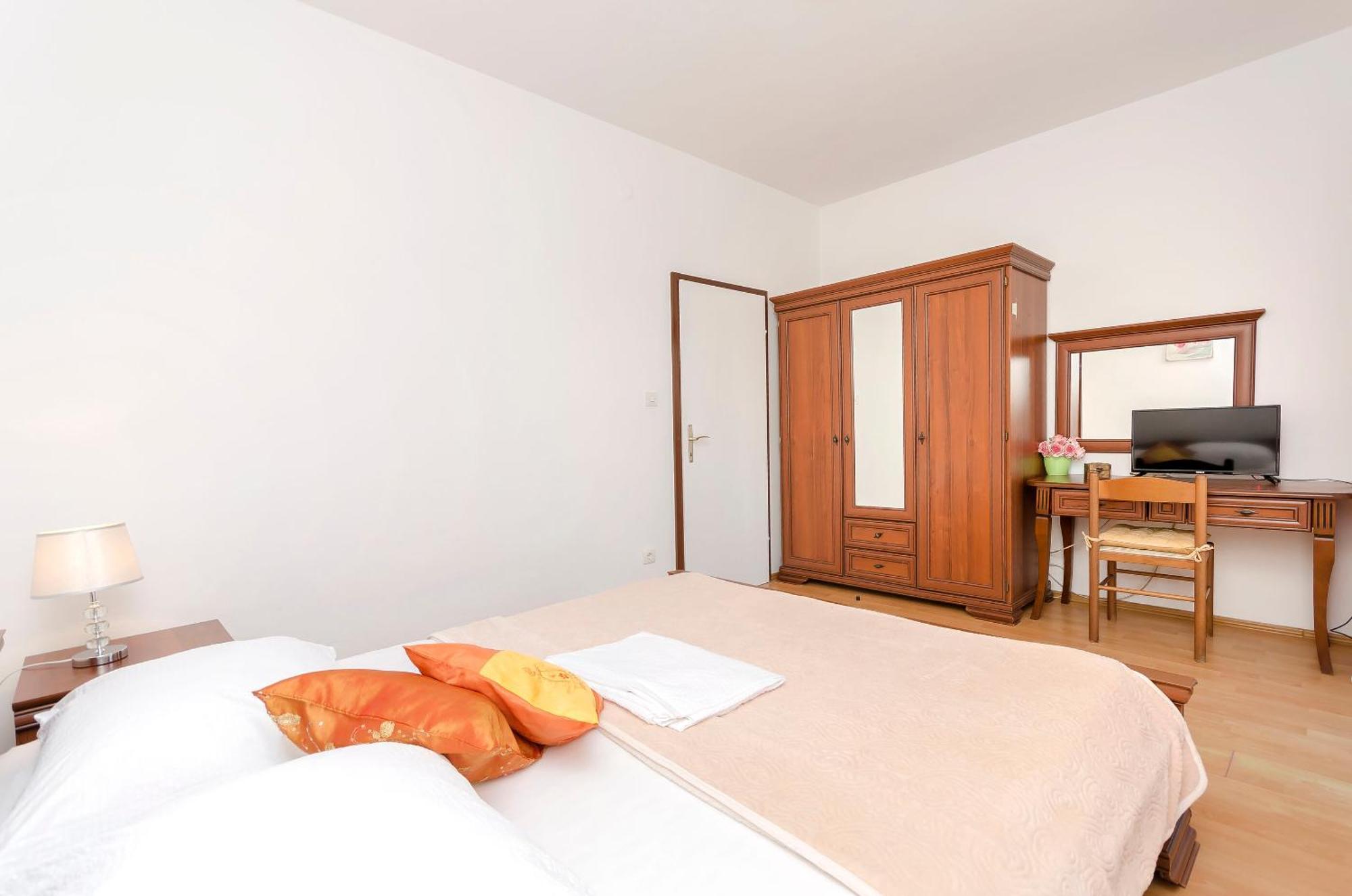 Apartment And Rooms Artina Vodice Exterior photo