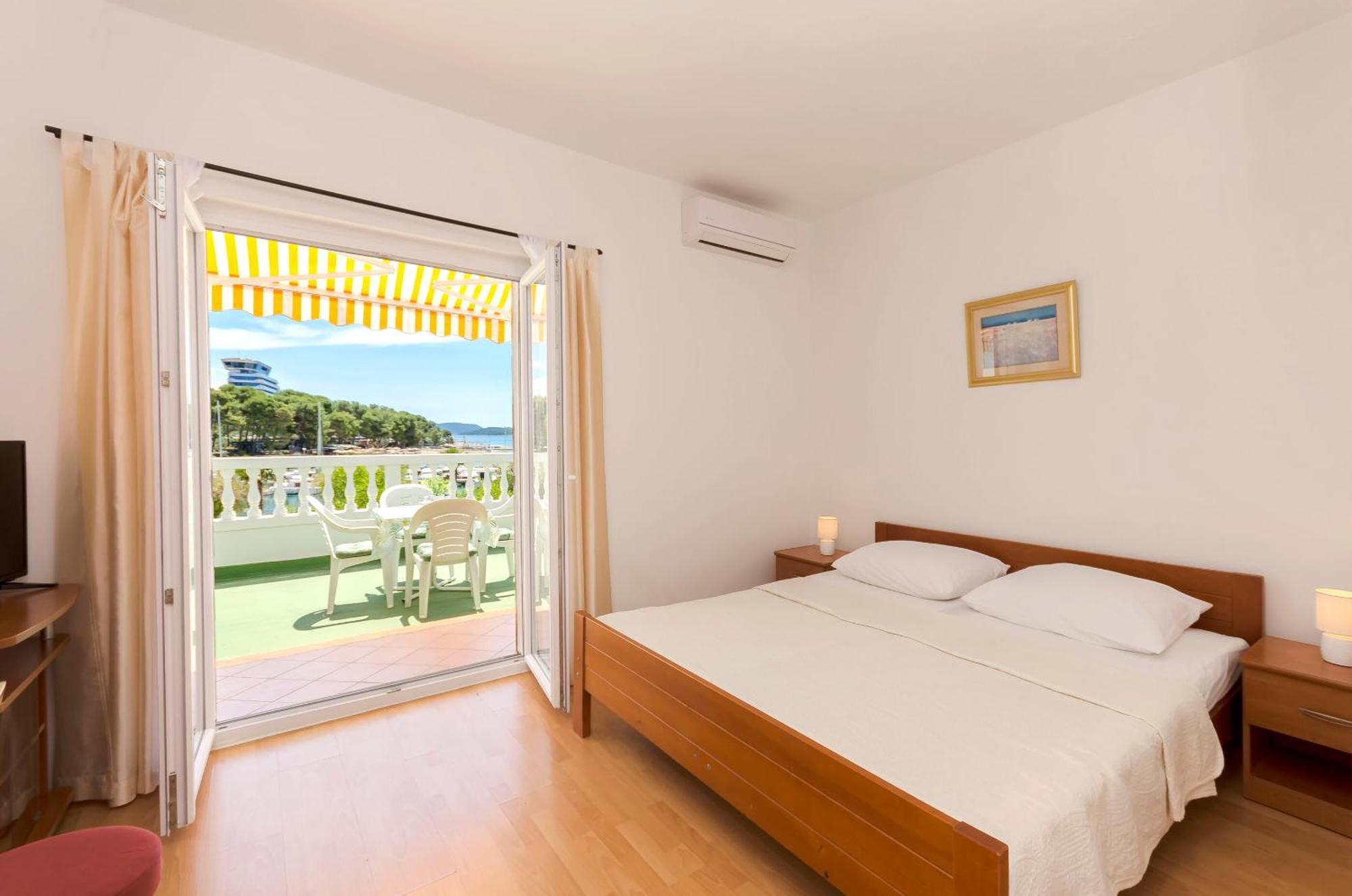 Apartment And Rooms Artina Vodice Exterior photo