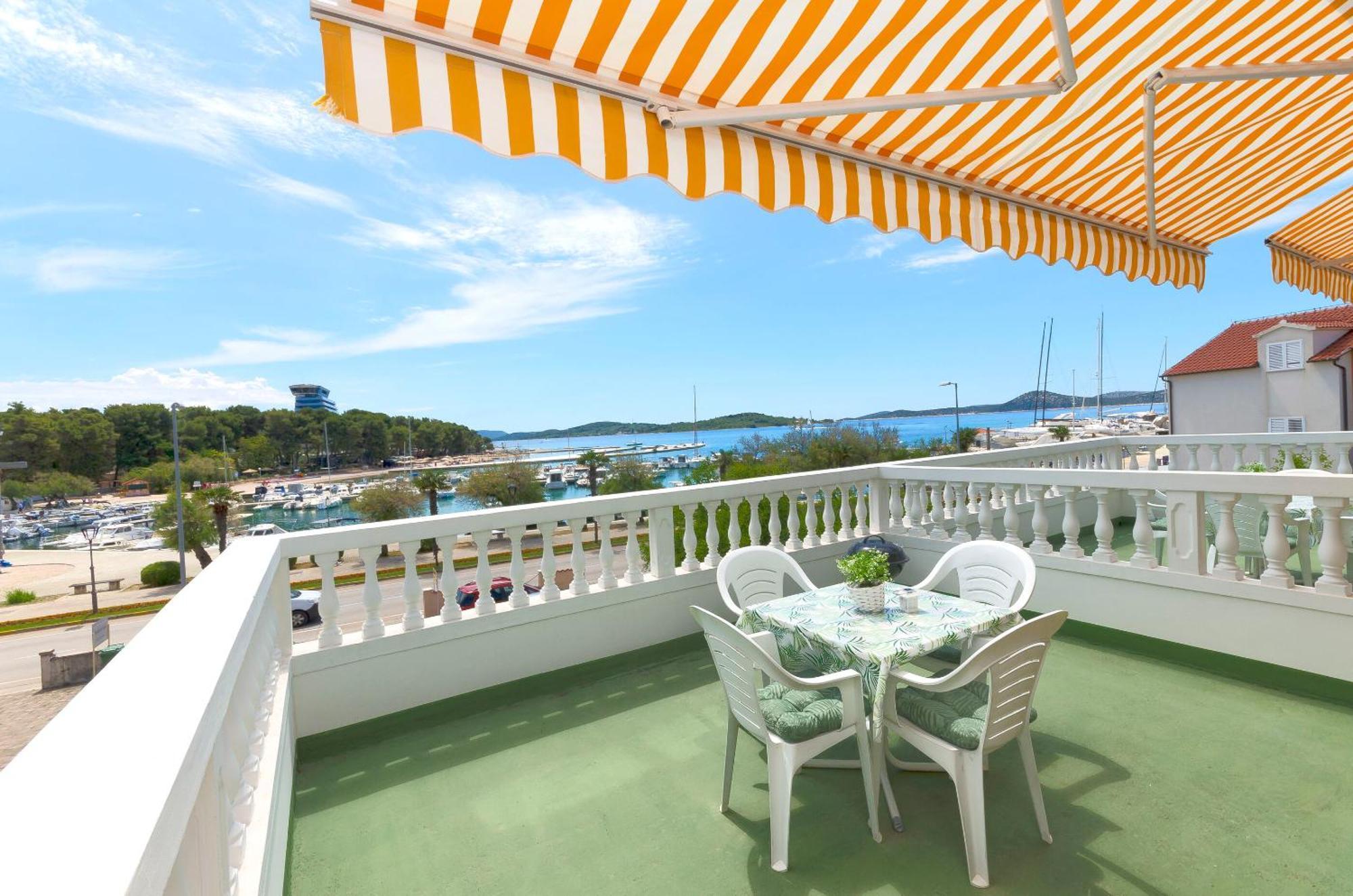 Apartment And Rooms Artina Vodice Exterior photo